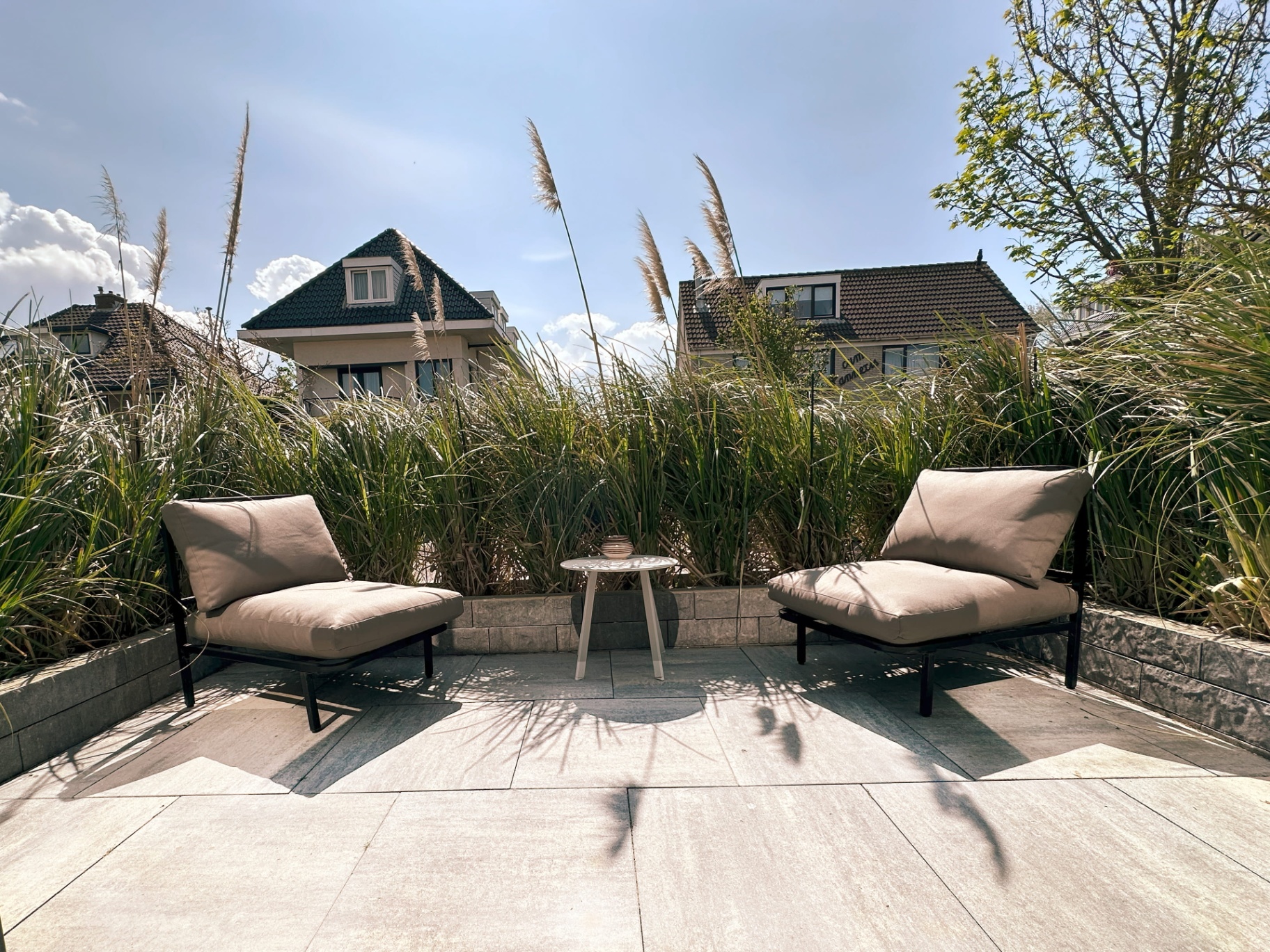 Private terrace with pampas grass
